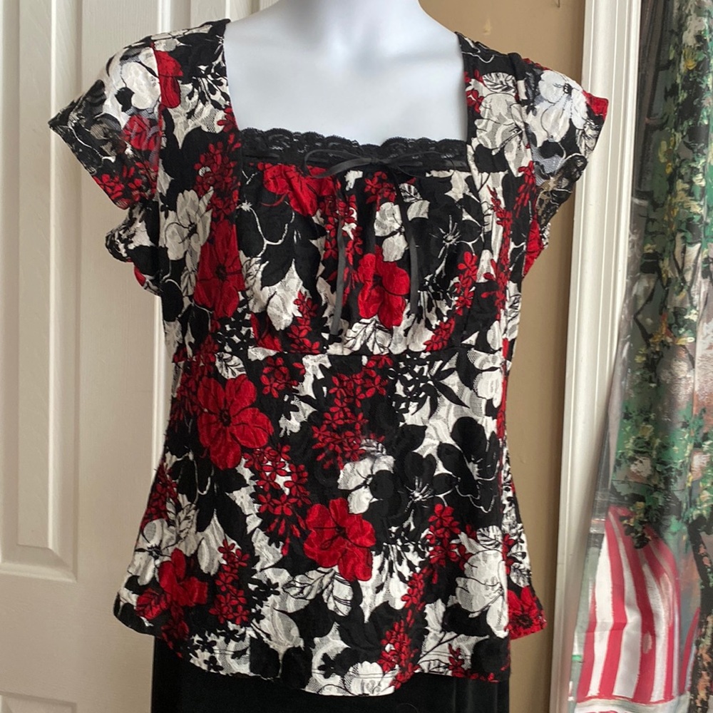 Lace lined Empire waist Top
